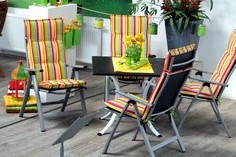 Sun Garden : table, chaises et coussins